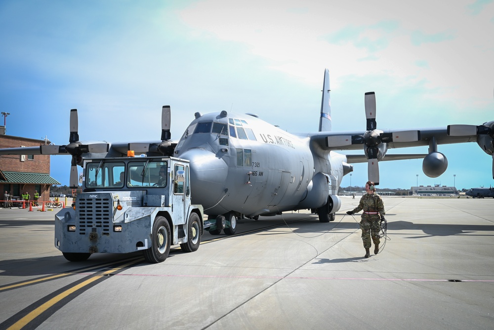 165AW conducts 15-day engine fluid check on C-130H