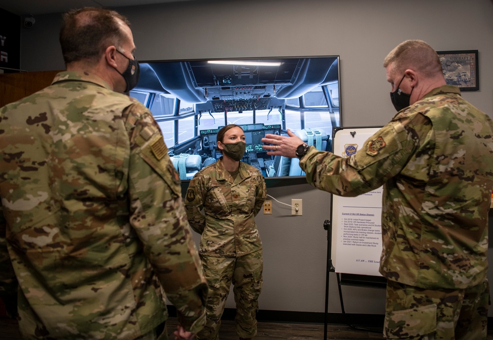 18th Air Force command recognizes Dyess’ VR lab