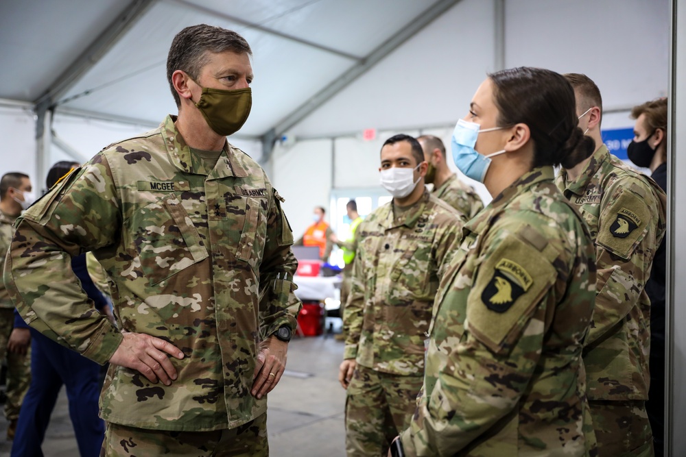 101st Airborne Division Commanding General visits United Center CVC