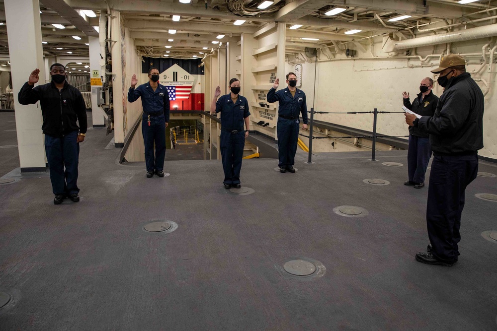 Arlington Sailors conduct extremism training