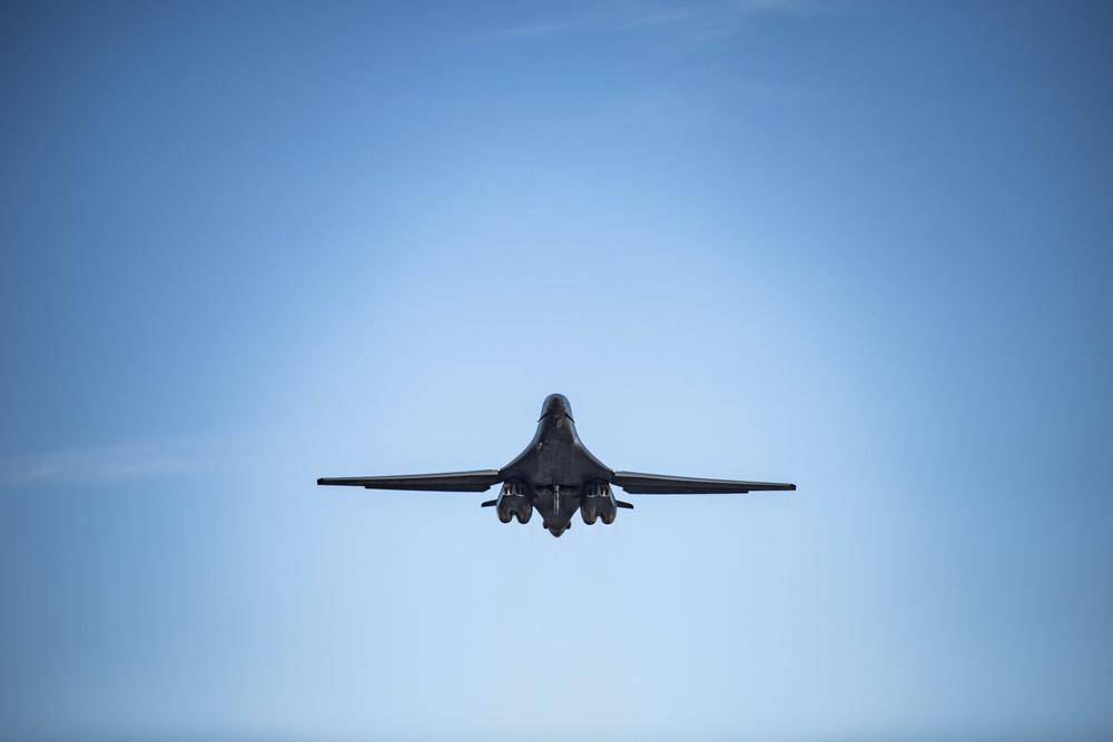 9th EBS conducts first European B-1 hot-pit