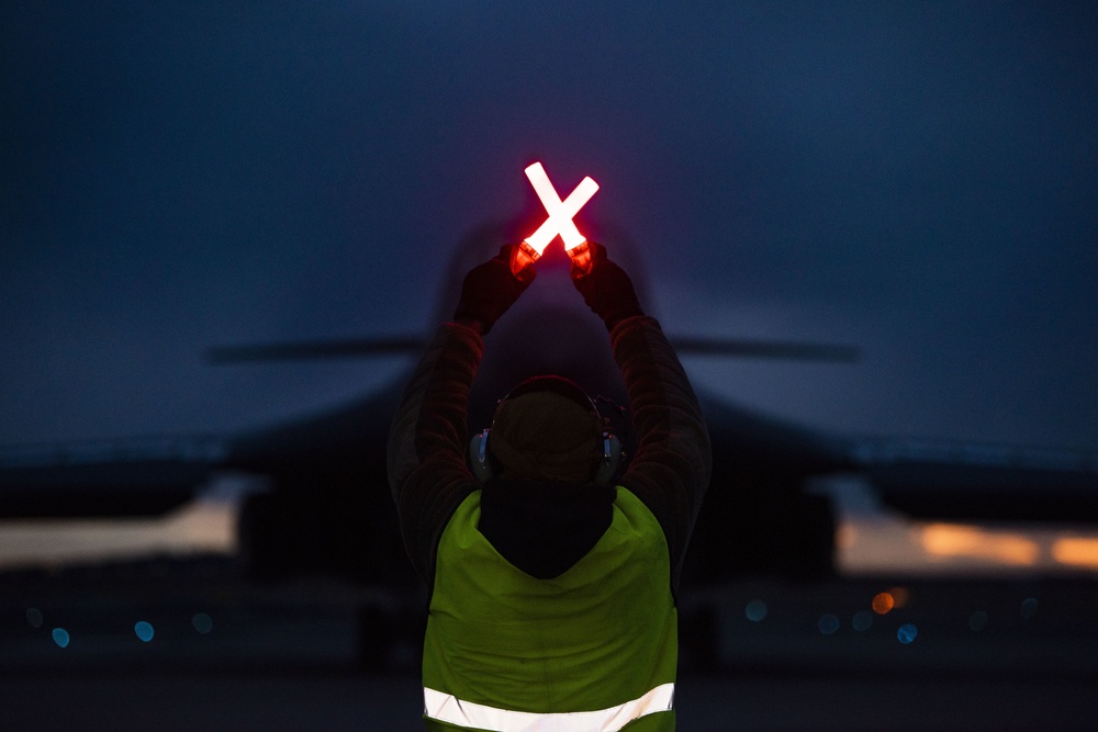 9th EBS conducts first European B-1 hot-pit