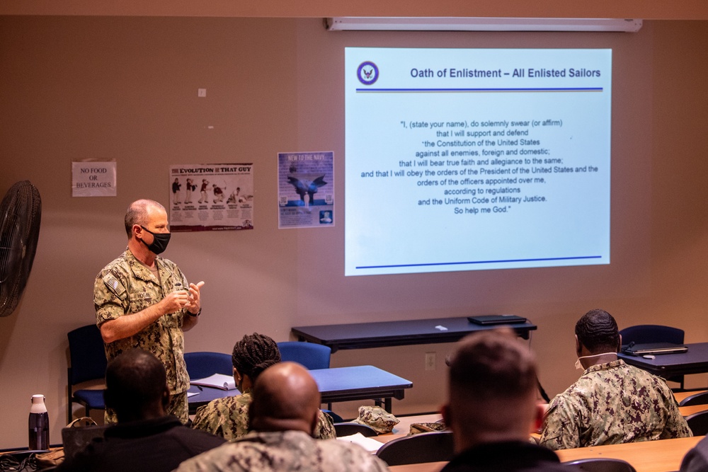 Navy reservists tackle topic of extremism