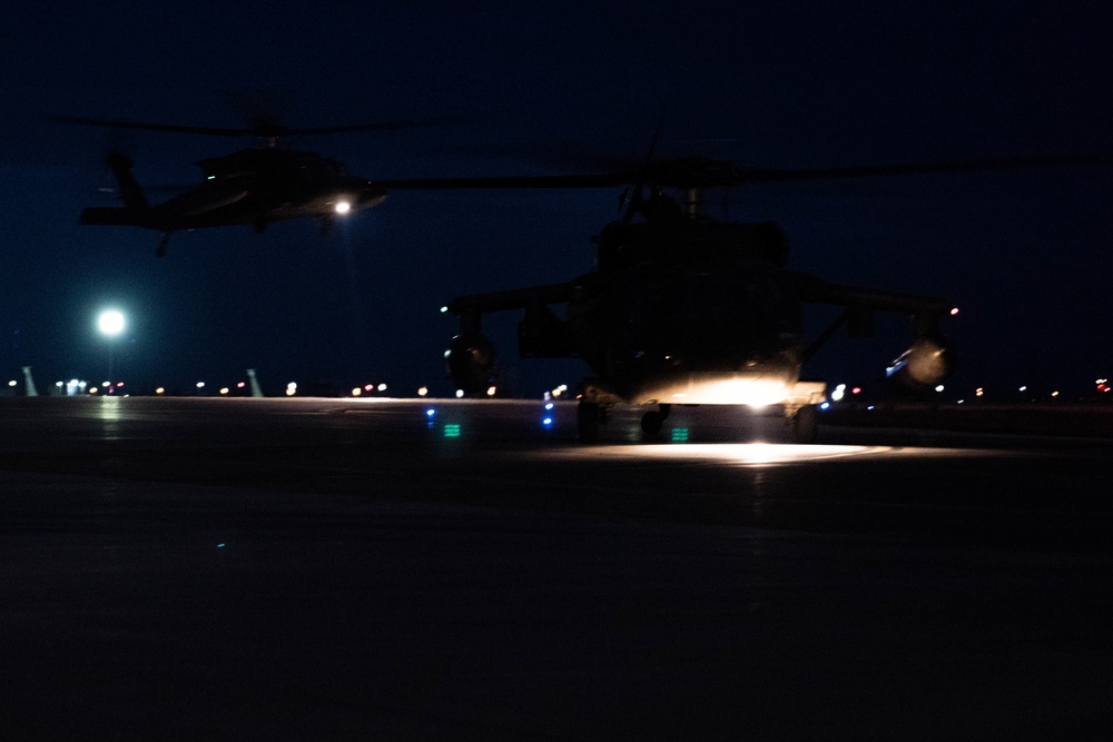 101st Combat Aviation Brigade Phantoms conduct night training