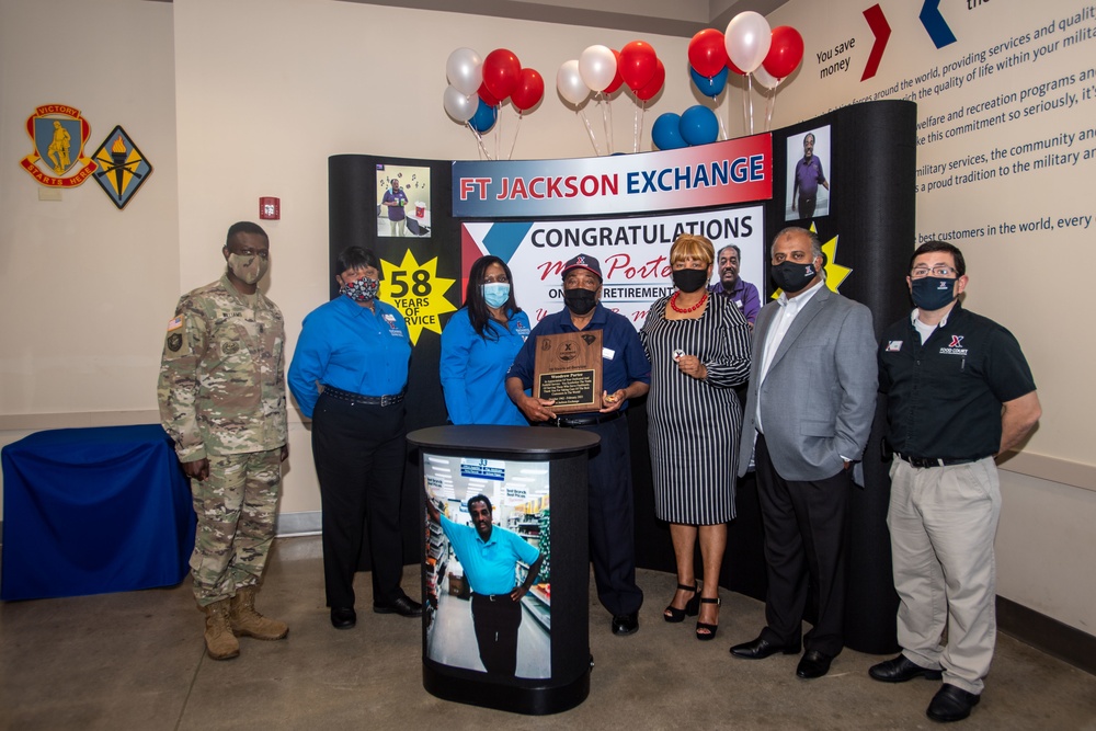 AAFES recognizes long-serving employees