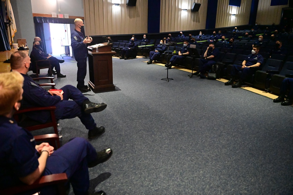 Vice Commandant visits Training Center Yorktown