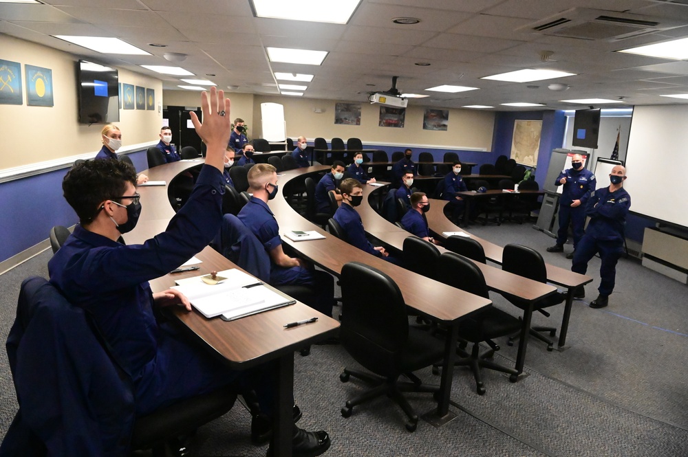 Vice Commandant visits Training Center Yorktown