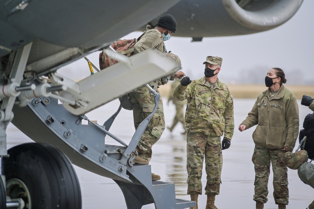 Illinois National Guard Members Return Home From Washington, D.C. Deployment