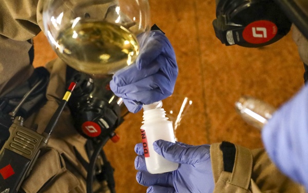 1st Marine Division CBRN trains at Guardian Centers