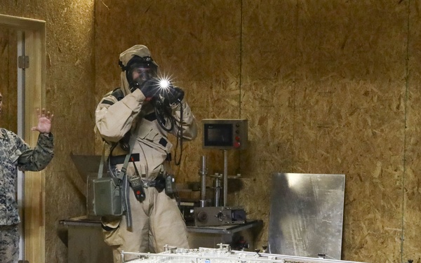 1st Marine Division CBRN trains at Guardian Centers