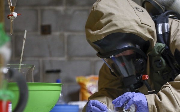 1st Marine Division CBRN trains at Guardian Centers