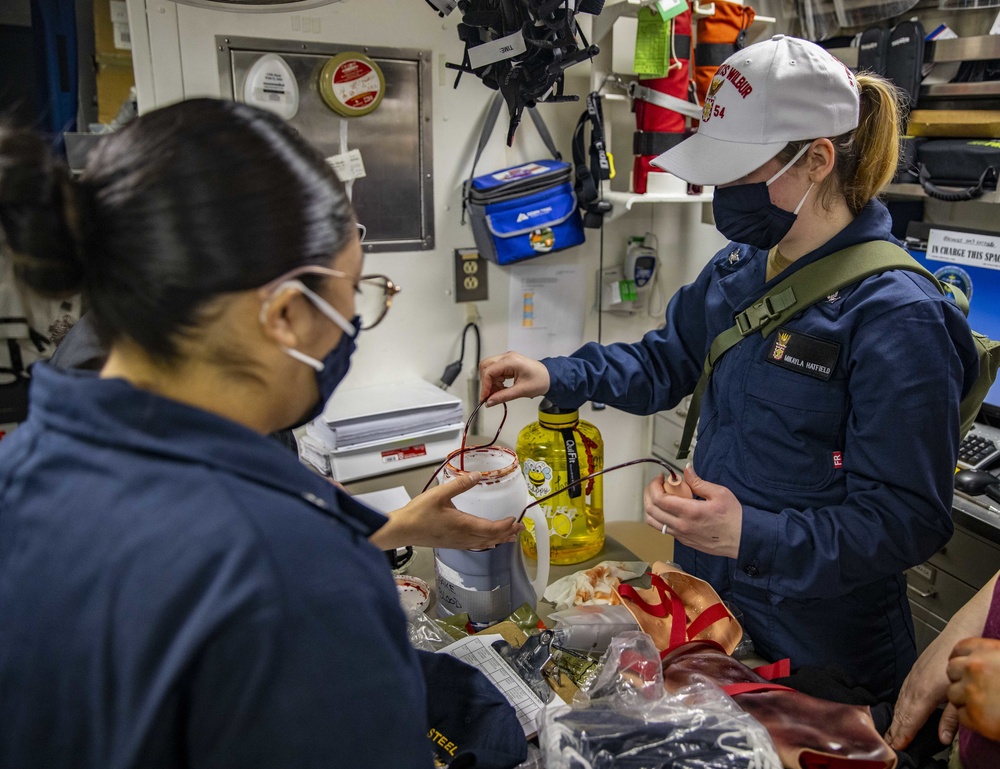 USS Curtis Wilbur Conducts Medical Training