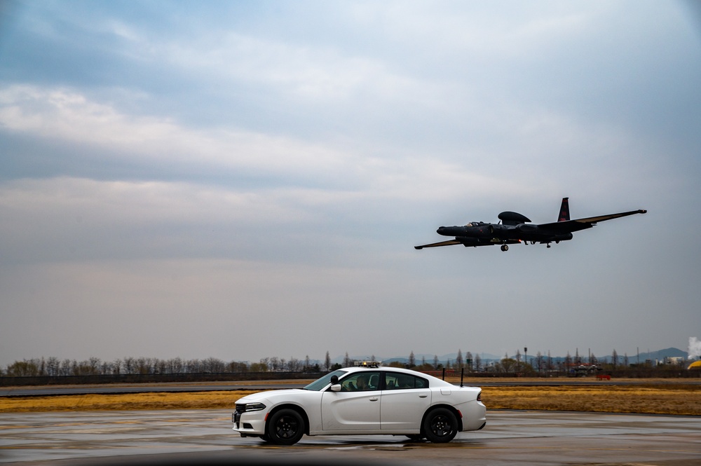 Maintainers help get U-2 back on ground