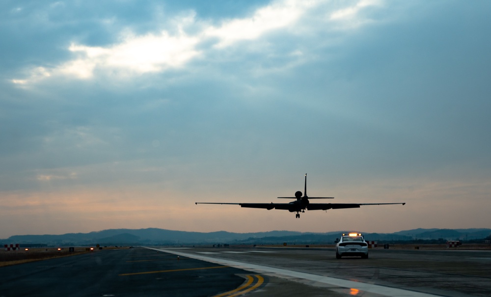 Maintainers help get U-2 back on ground