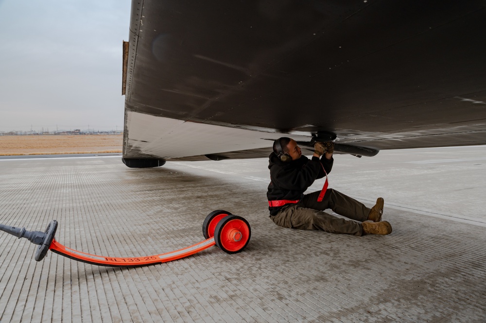 Maintainers help get U-2 back on ground