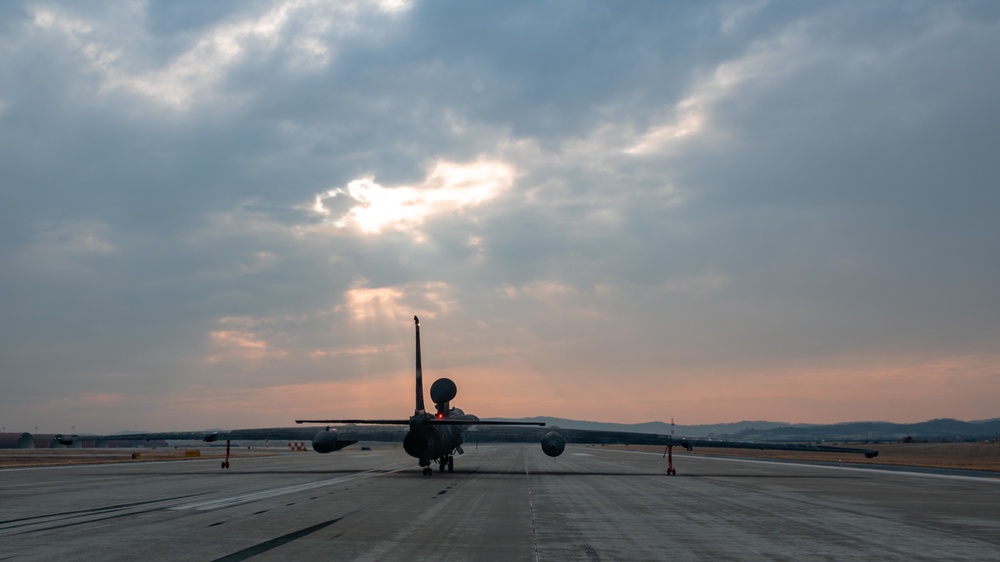 Maintainers help get U-2 back on ground