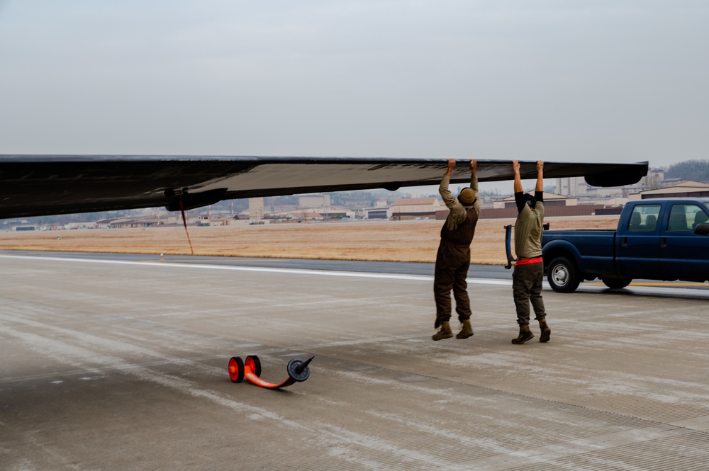 Maintainers help get U-2 back on ground