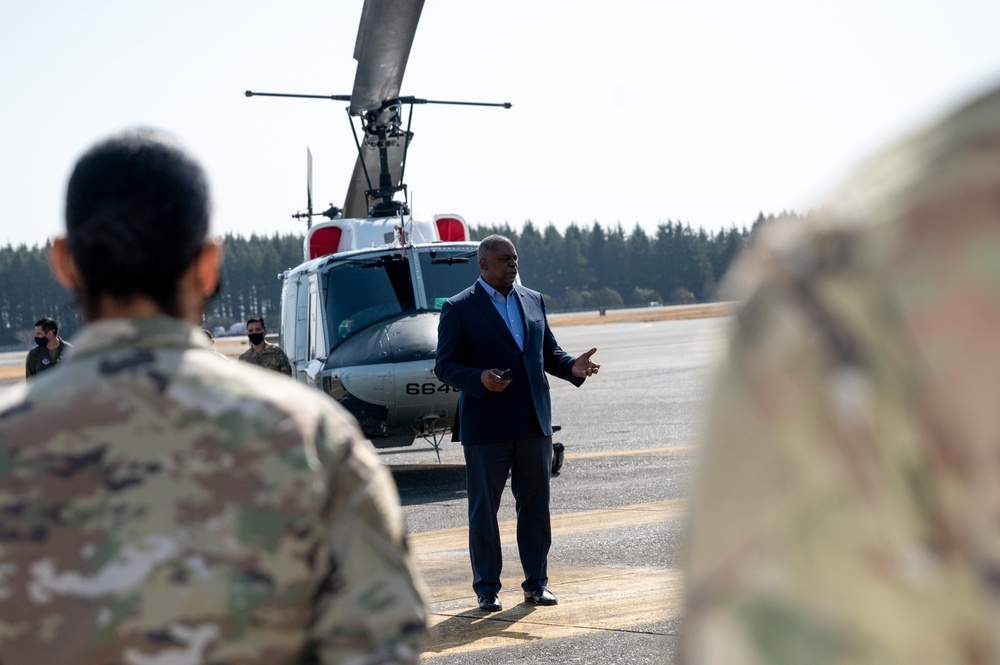 Secretary Austin Greets Troops in Japan