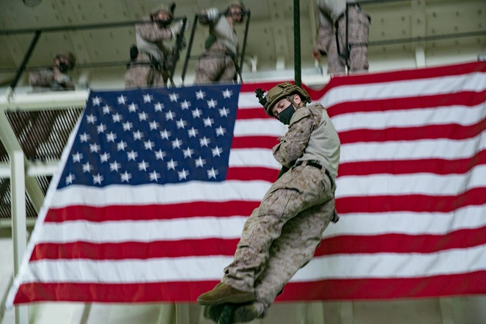 15th MEU Marines, Sailors participate in fast-rope aboard USS Lewis B Puller