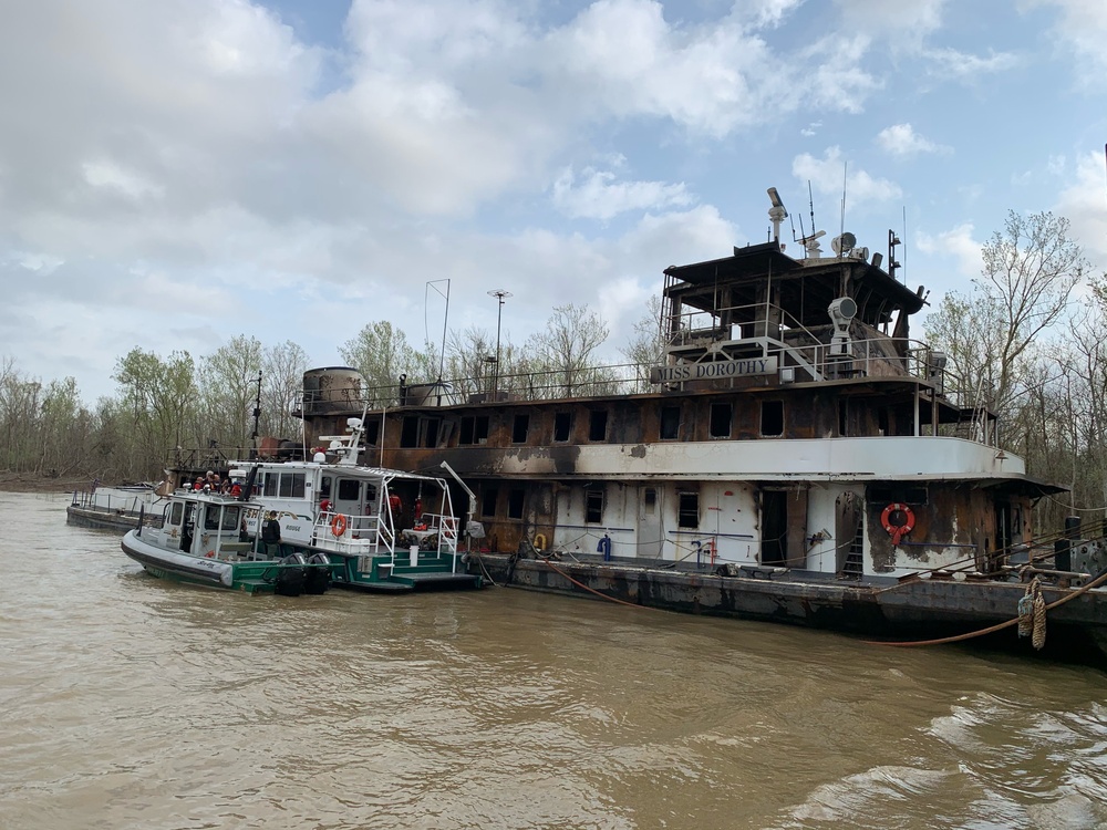 Coast Guard responds to vessel fire on Mississippi River