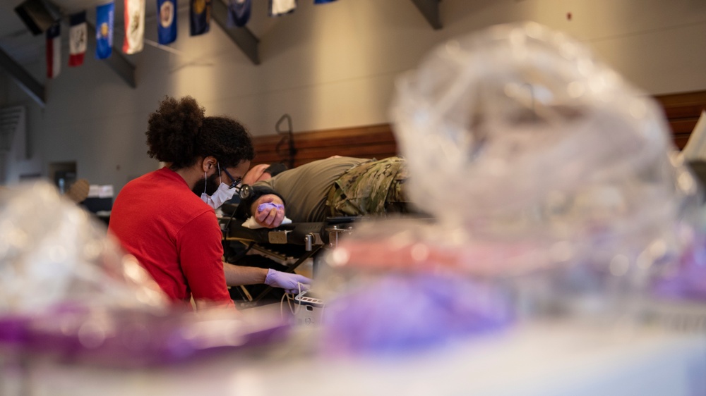 Service Members Donate Blood