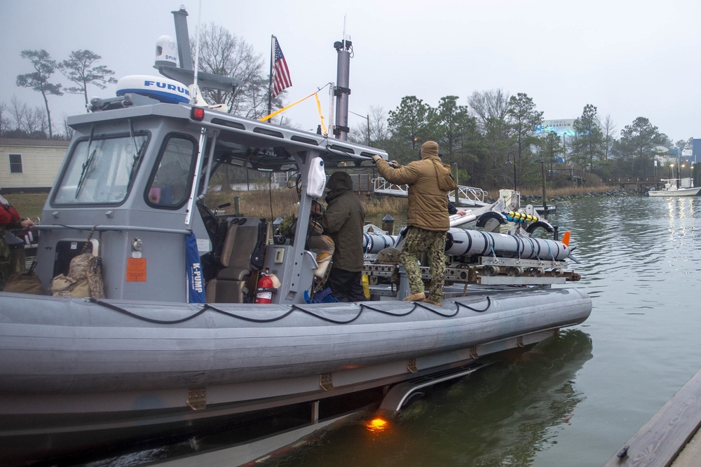 EOD Unmanned System Platoon Conducts Night Drills