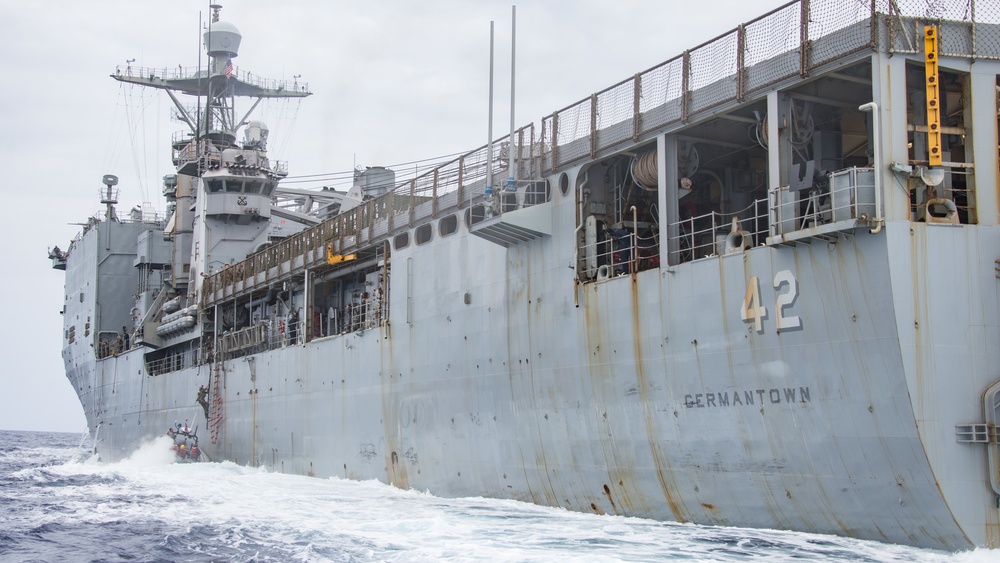 Reconnaissance Marines perform a VBSS exercise