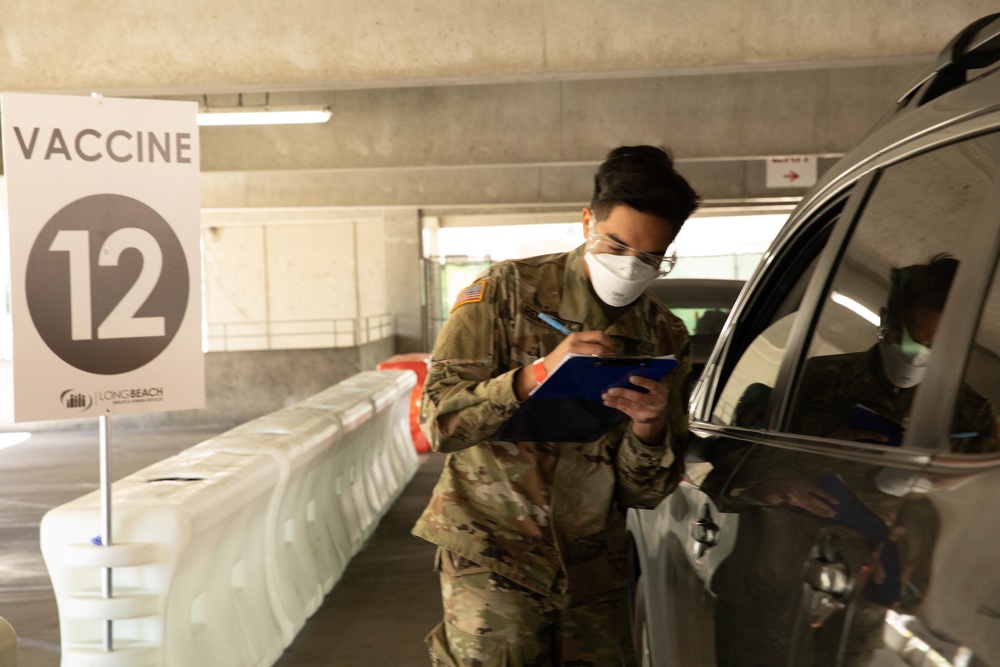 Cal Guard Soldiers and Airmen support community vaccination site in Long Beach