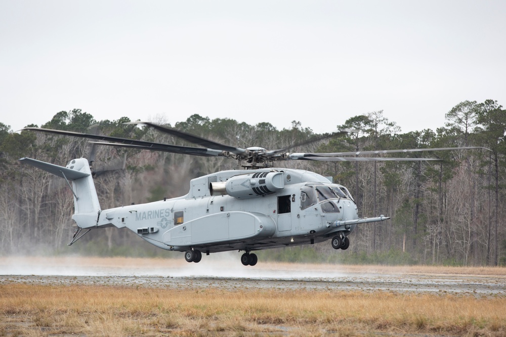 America’s top Marine general rides in new, state-of-the-art helicopter