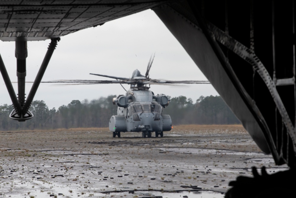 America’s top Marine general rides in new, state-of-the-art helicopter