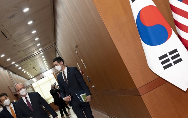 US, South Korean Officials Initial Special Measures Agreement