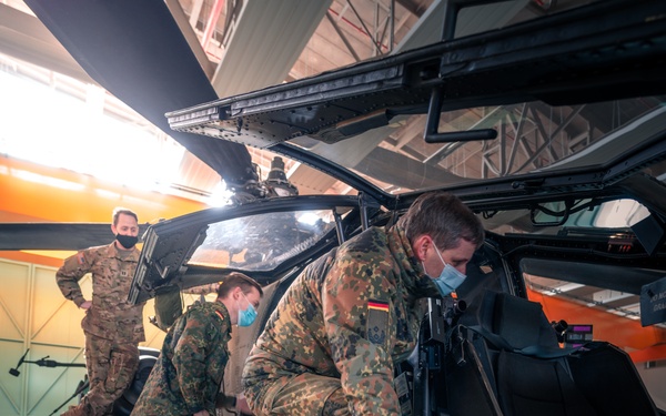 Bundeswehr Rapid Forces Division visits 12th Combat Aviation Brigade