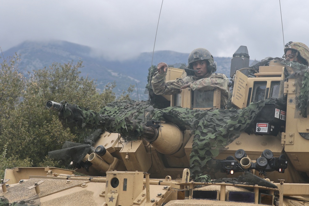 Armored units from US and Greece train force-on-force