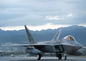 Hawaiian Raptors hold fighter exercise with Alaska-based ‘Aggressors’