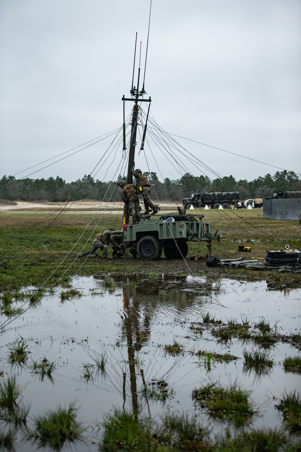 26th MEU Marines erect a TEAMS Antenna during Caribbean Urban Warrior