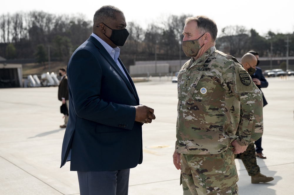 Secretary Austin Meets with USFK Commander