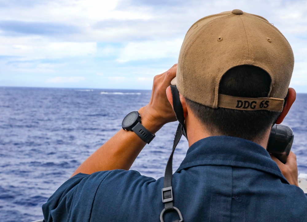 Benfold Conducts Training Exercise