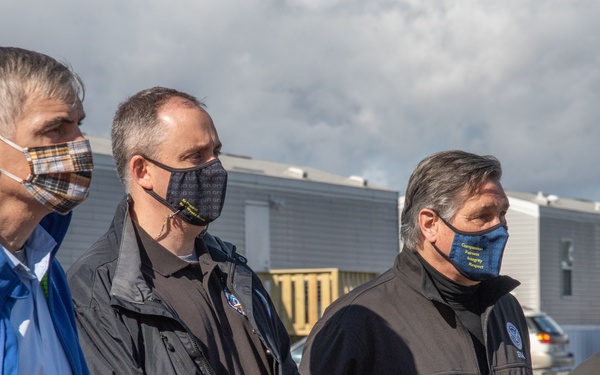 VIPs Watch Wyden at Willow Estates