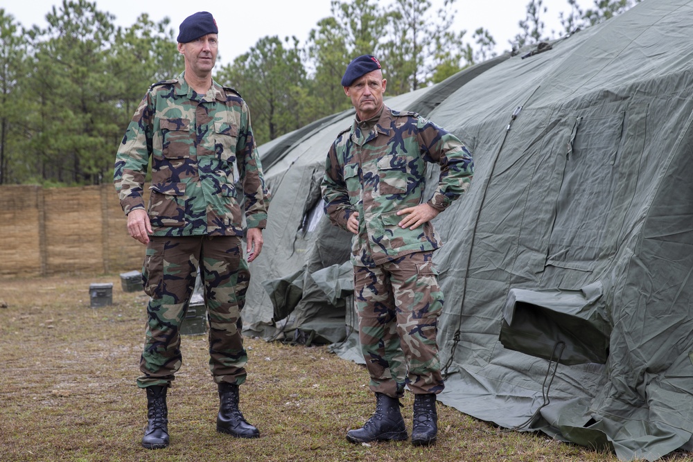 Korps Mariniers Visit Camp Lejeune