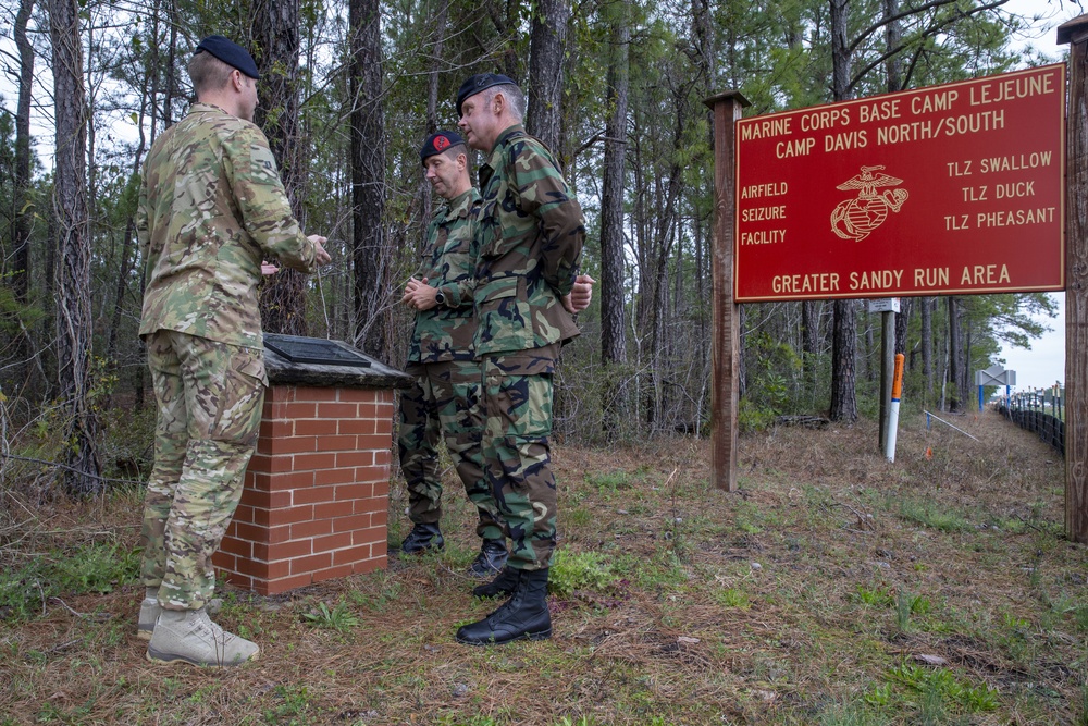 Korps Mariniers Visit Camp Lejeune