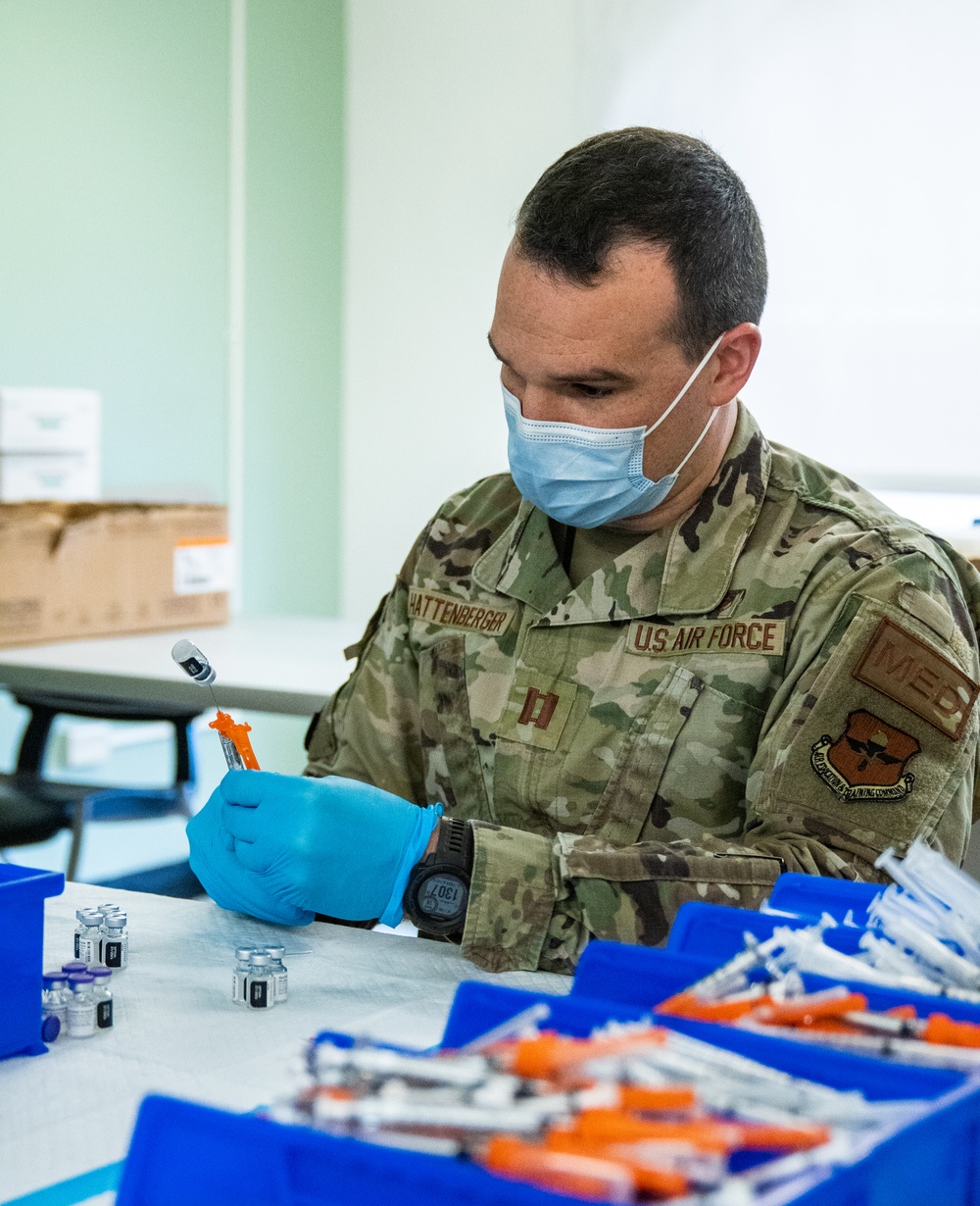 Service members support FEMA’s mission of vaccinating New York