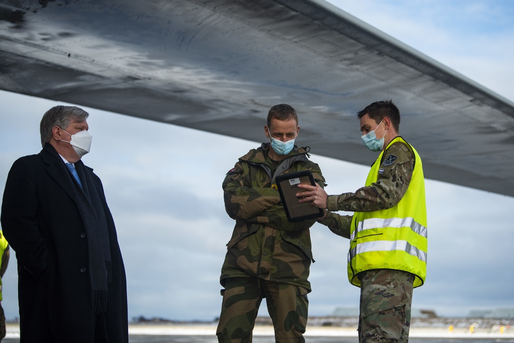 9th EBS presents operational readiness to Norwegian Chief of Defense and  Chargé d’affaires, a.i.