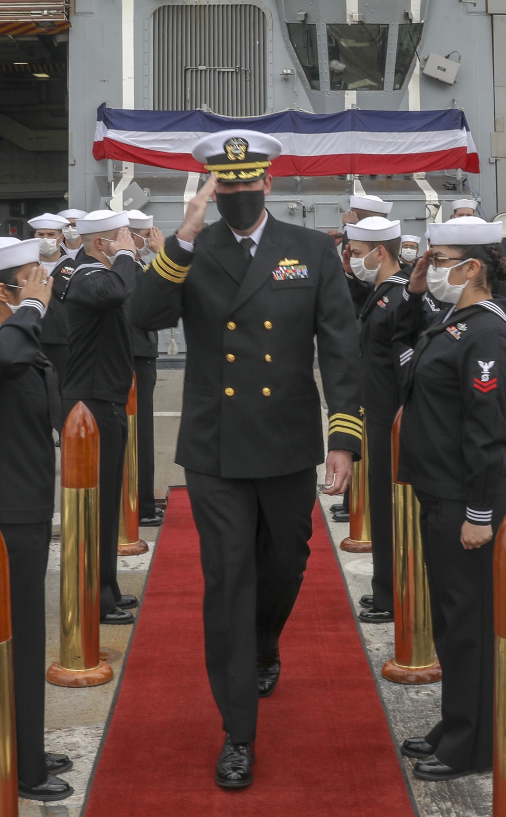 USS Mustin Conducts Change of Command
