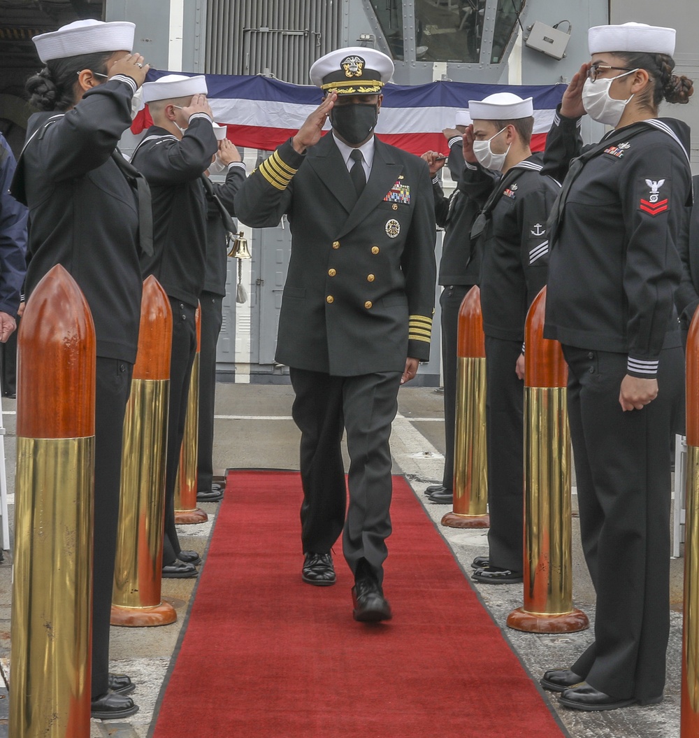 USS Mustin Conducts Change of Command