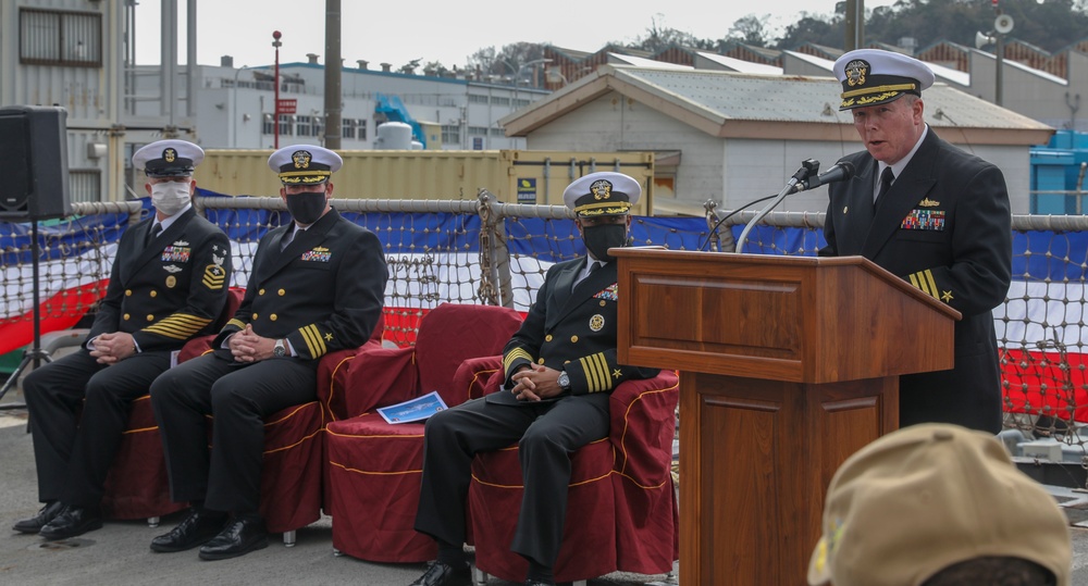 USS Mustin Conducts Change of Command