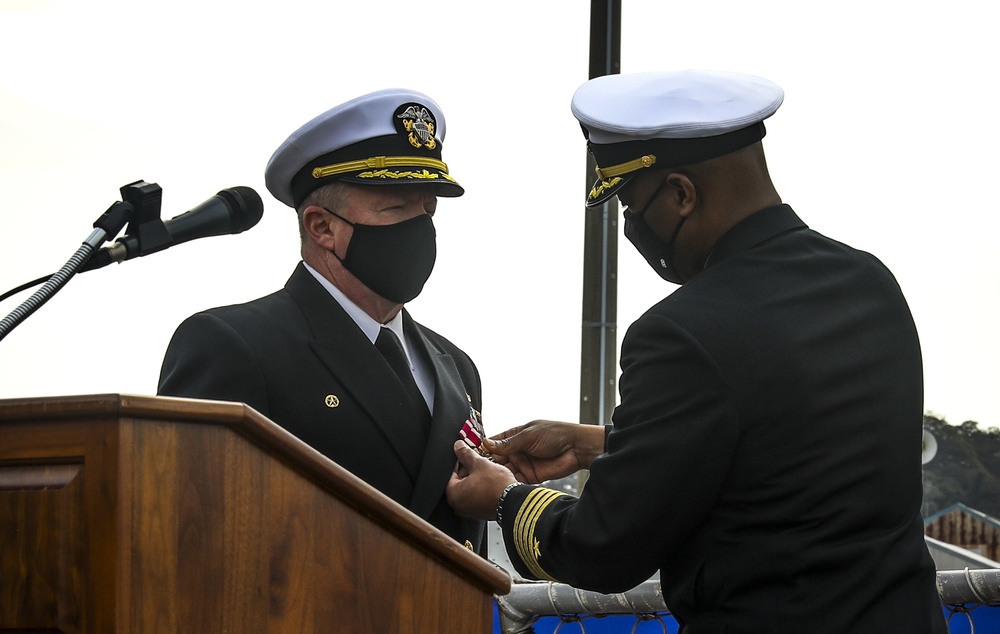 USS Mustin Conducts Change of Command