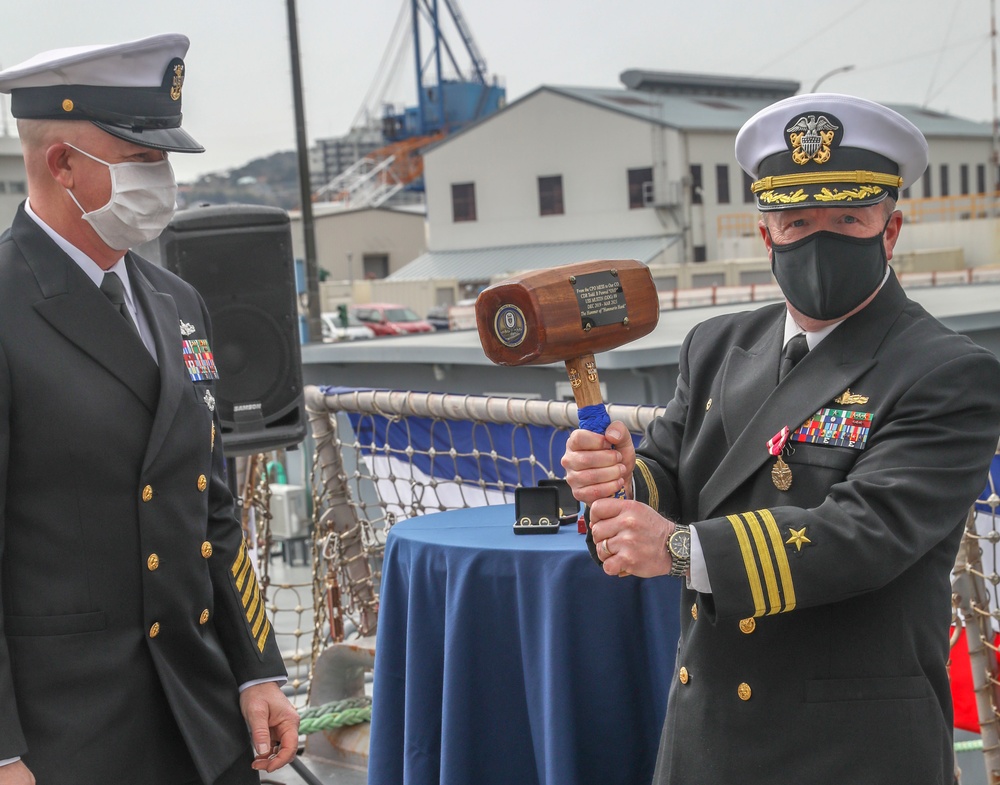 USS Mustin Conducts Change of Command