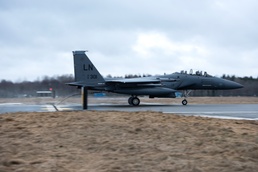 492nd FS aircraft certify Ämari barrier arresting kit
