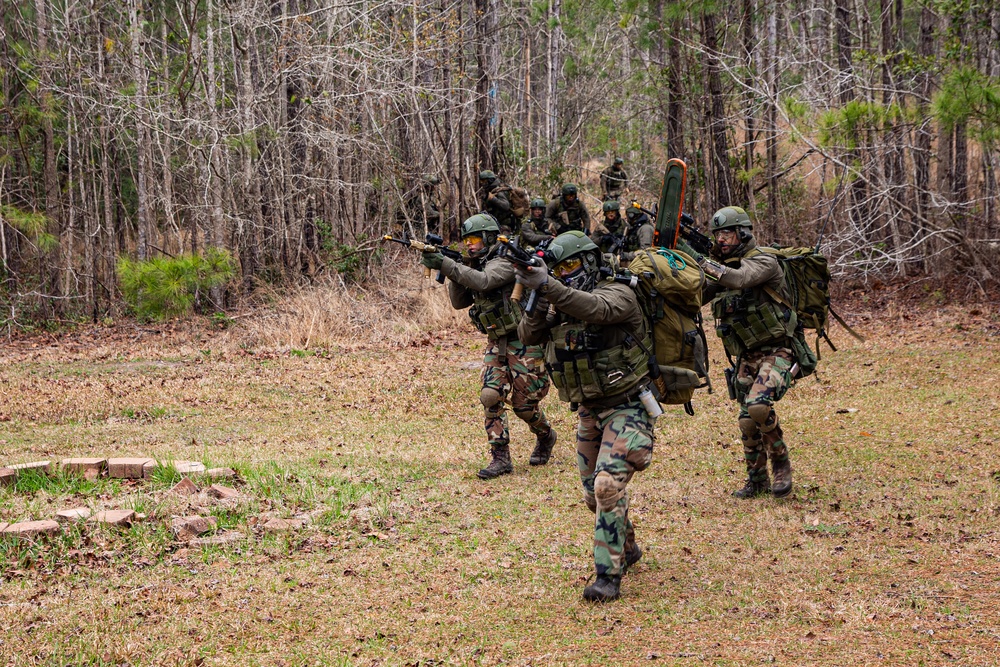 Dutch Marines participate MOUT training on Camp Lejeune