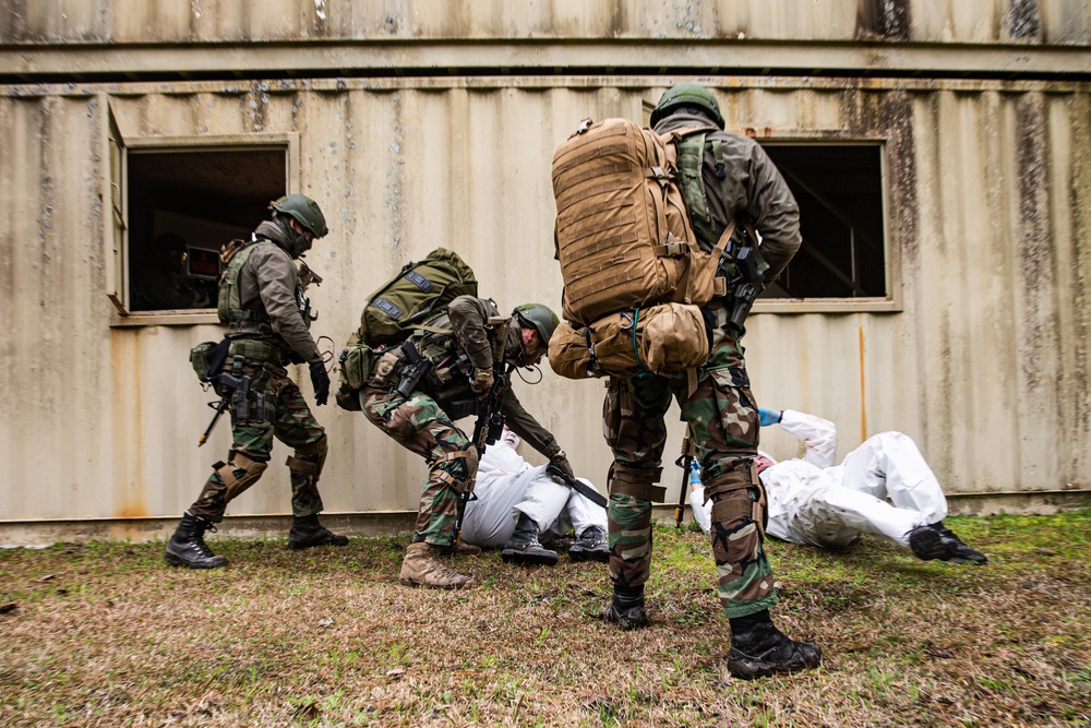 Dutch Marines participate MOUT training on Camp Lejeune